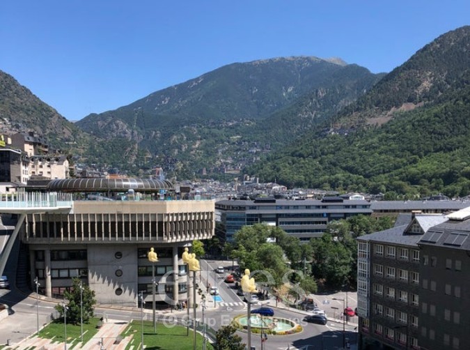 1ª línia comercial de lloguer a Andorra la Vella